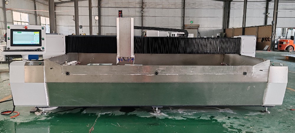 玻璃加工中心：賦能家具玻璃的高效磨邊與拋光技術(shù)